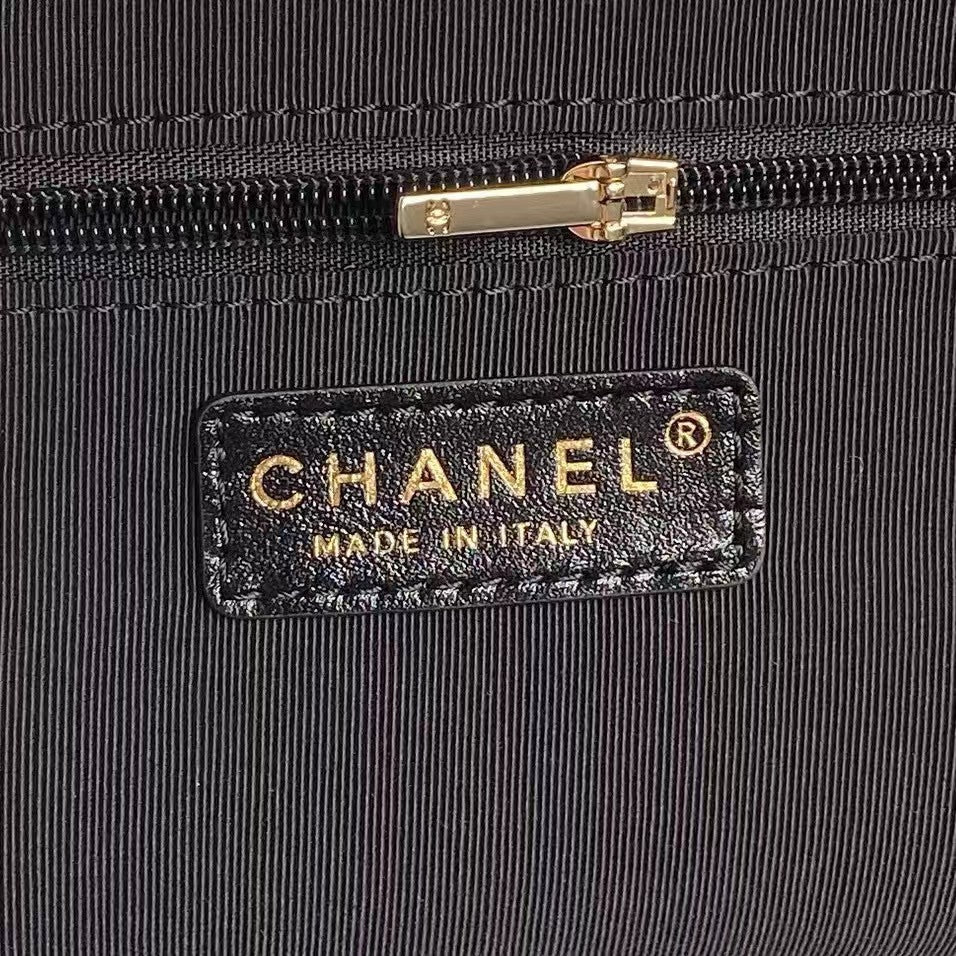 MEDIUM CAMERA BAG 23 IN BLACK LAMBSKIN GOLD HARDWARE - Image 9
