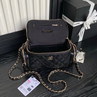 MEDIUM CAMERA BAG 23 IN BLACK LAMBSKIN GOLD HARDWARE - Image 11