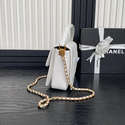 RETRO STYLE FLAP BAG 22 IN WHITE GRAINED CALFSKIN GOLD HARDWARE - Image 6