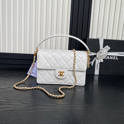 RETRO STYLE FLAP BAG 22 IN WHITE GRAINED CALFSKIN GOLD HARDWARE - Main Image