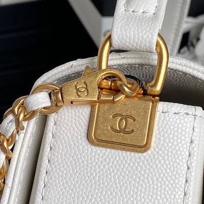RETRO STYLE FLAP BAG 22 IN WHITE GRAINED CALFSKIN GOLD HARDWARE - Image 8
