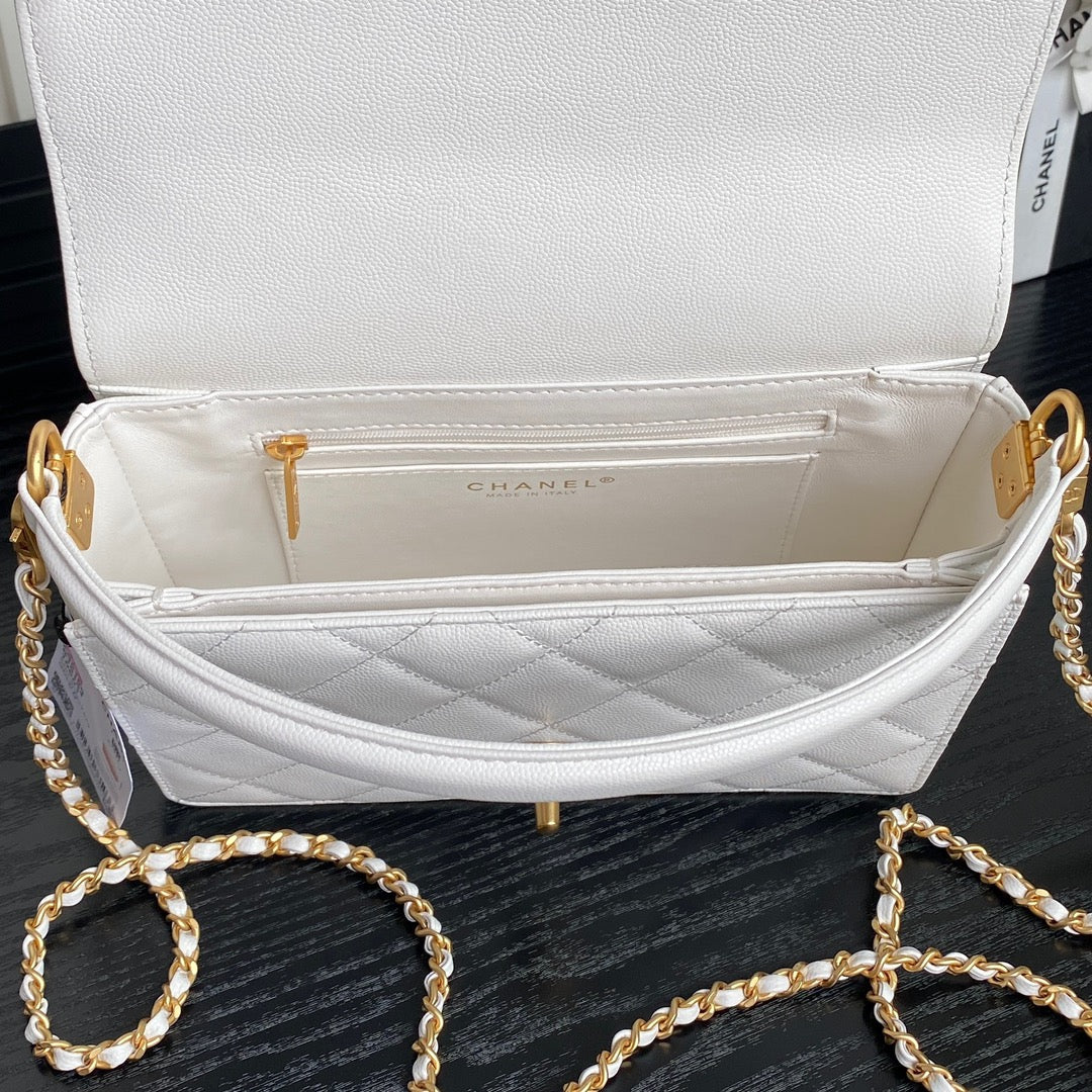 RETRO STYLE FLAP BAG 22 IN WHITE GRAINED CALFSKIN GOLD HARDWARE - Image 10