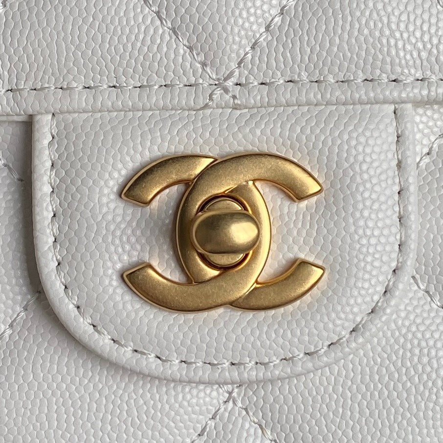 RETRO STYLE FLAP BAG 22 IN WHITE GRAINED CALFSKIN GOLD HARDWARE - Image 11