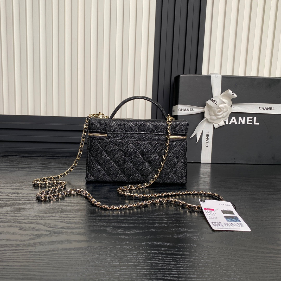 COSMETIC BAG 19 IN BLACK GRAINED CALFSKIN GOLD HARDWARE - Image 9