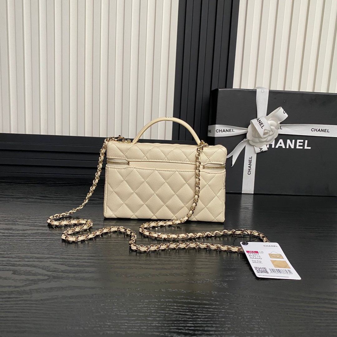 COSMETIC BAG 19 IN CREAM GRAINED CALFSKIN GOLD HARDWARE - Image 8