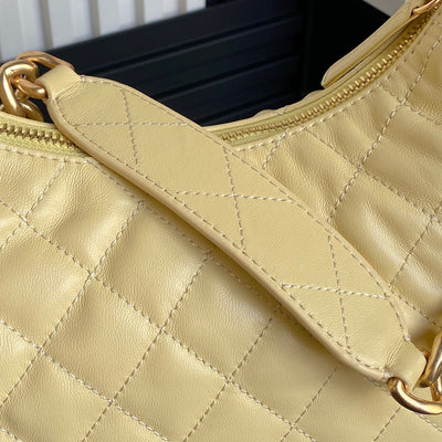 QUILTED HOBO CARGO BAG 31 IN LIGHT YELLOW CALFSKIN GOLD CHAIN - Image 8