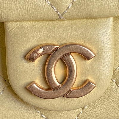 QUILTED HOBO CARGO BAG 31 IN LIGHT YELLOW CALFSKIN GOLD CHAIN - Image 10