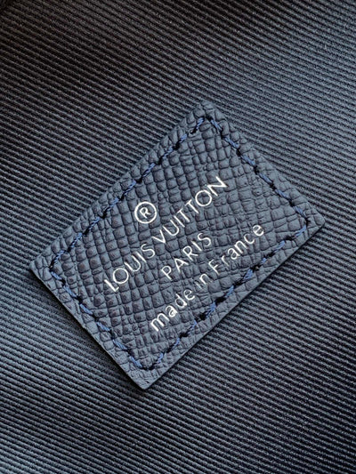 lv avenue slingbag 31 in navy blue taiga leather - image 3