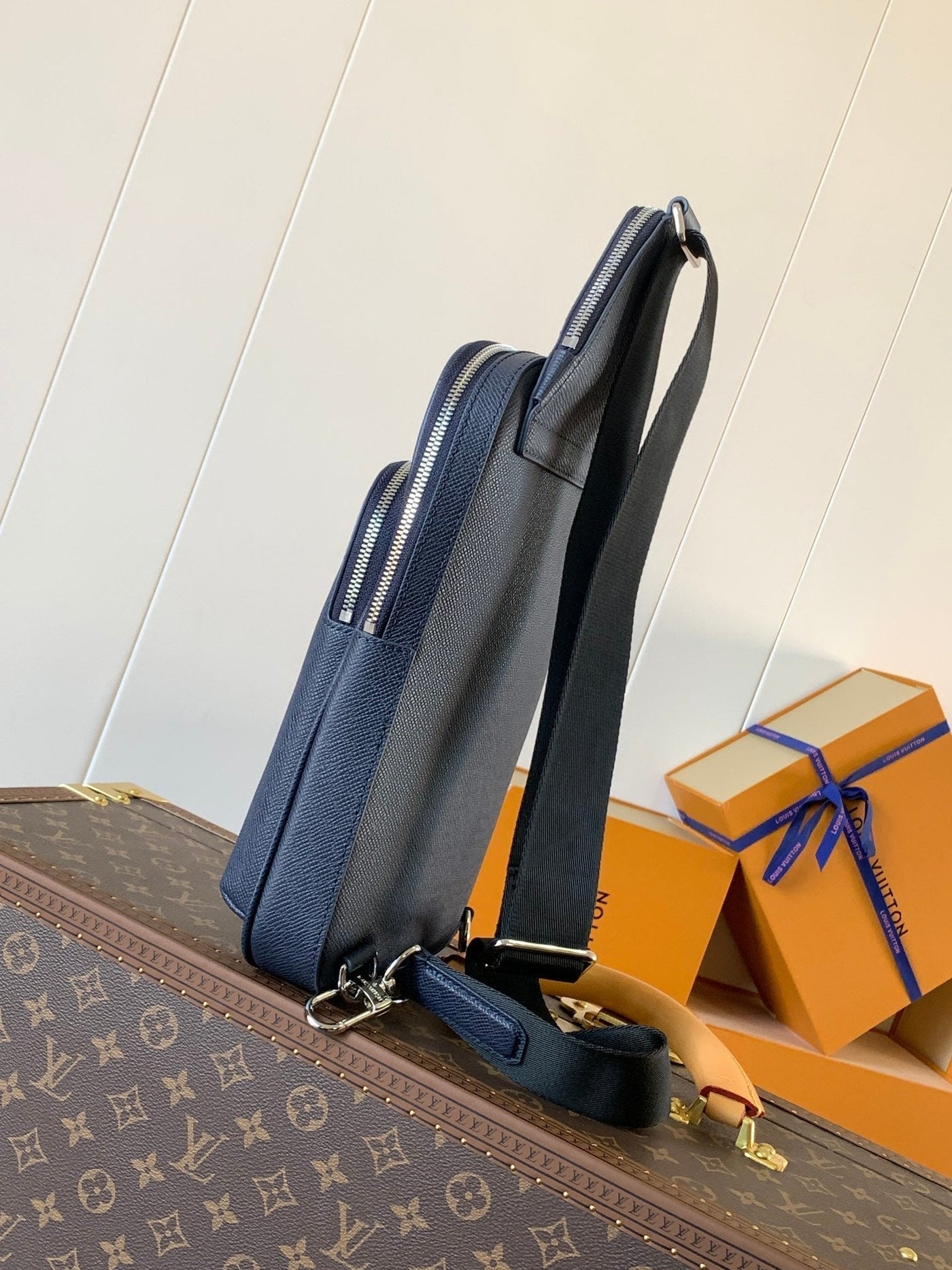 lv avenue slingbag 31 in navy blue taiga leather - image 4