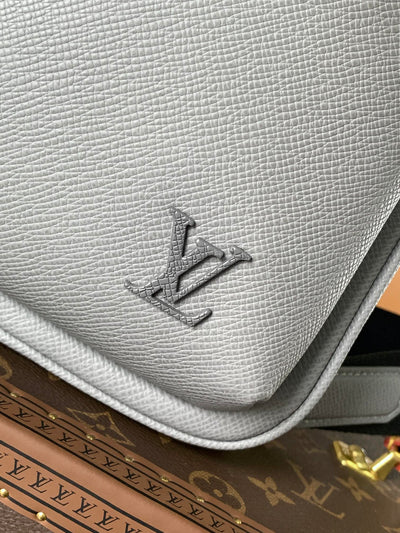 lv avenue slingbag 31 in grey taiga leather - image 6