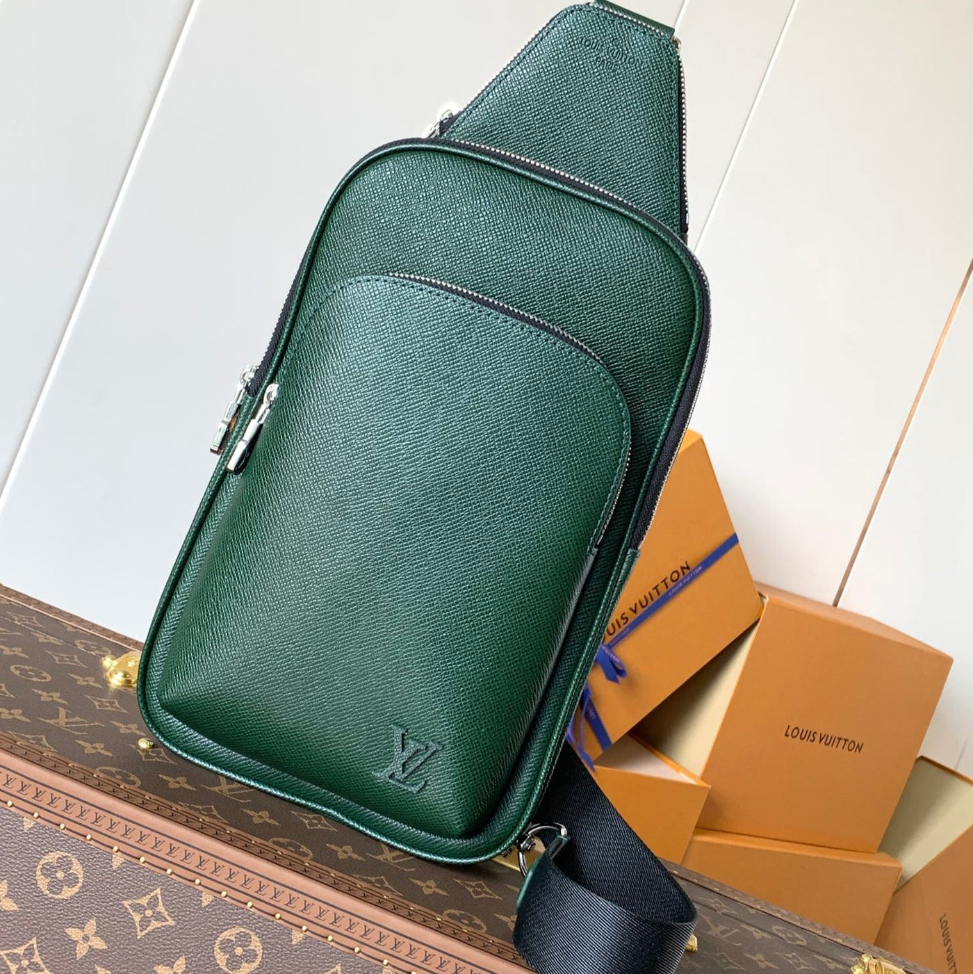 lv avenue slingbag 31 in dark green taiga leather - main image