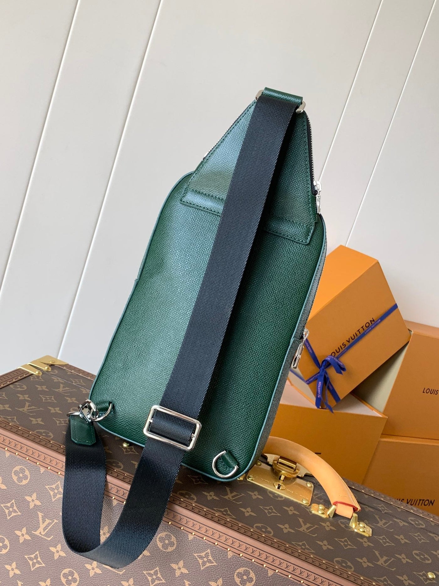 lv avenue slingbag 31 in dark green taiga leather - image 3