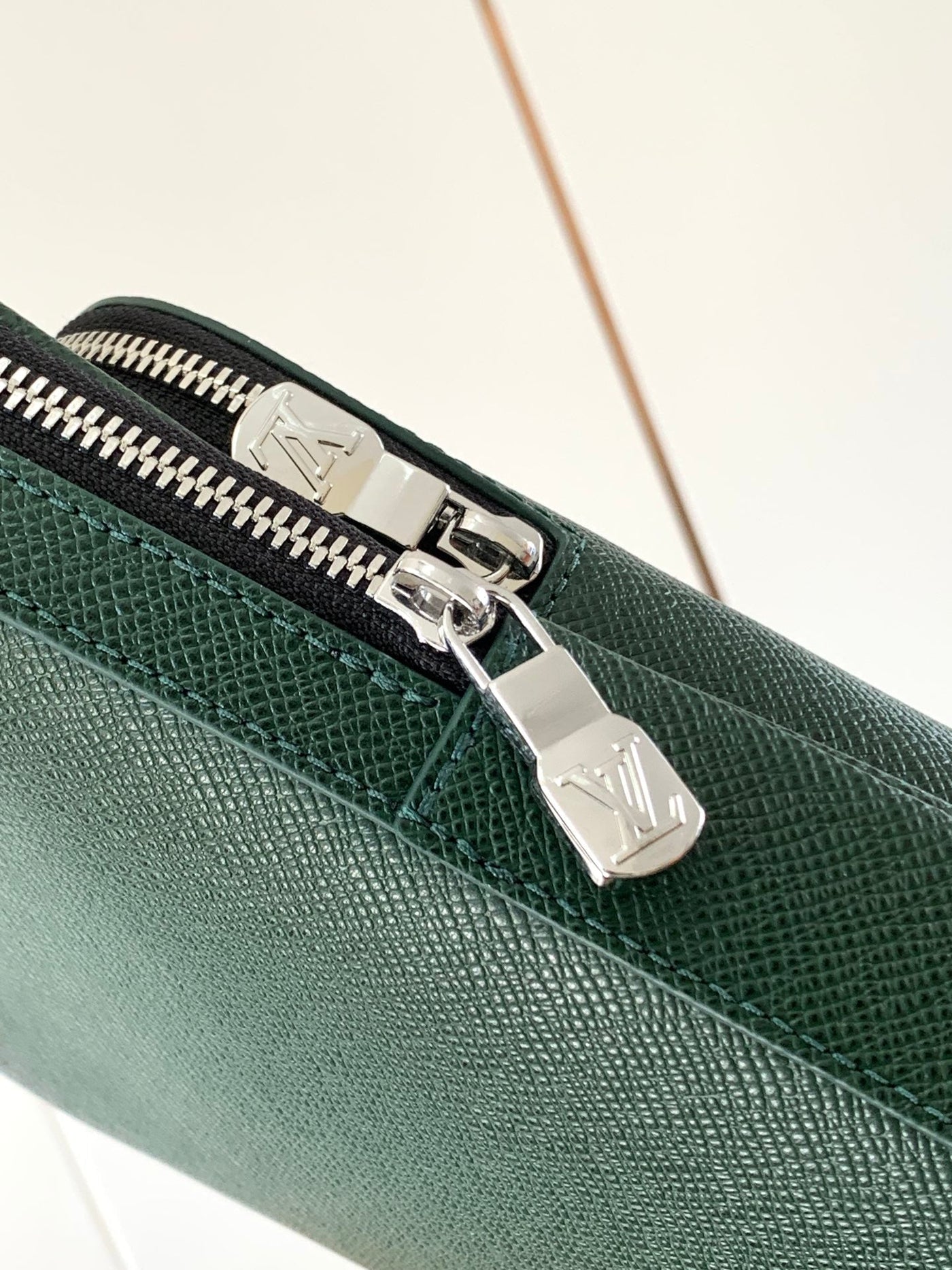 lv avenue slingbag 31 in dark green taiga leather - image 5