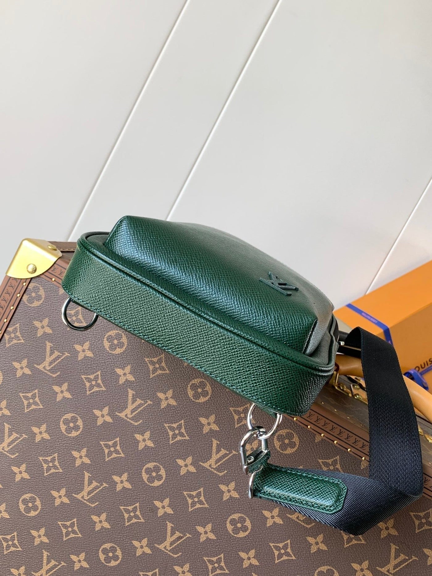 lv avenue slingbag 31 in dark green taiga leather - image 7