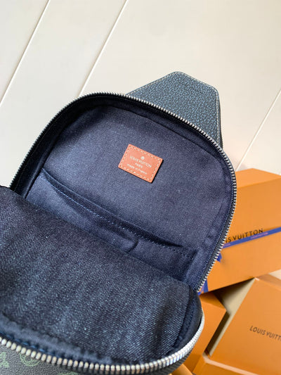 lv avenue slingbag 31 in black monogram canvas with brown logo - image 2