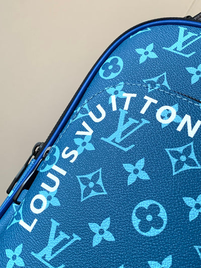 lv avenue slingbag 31 in blue and brown taiga leather - image 7