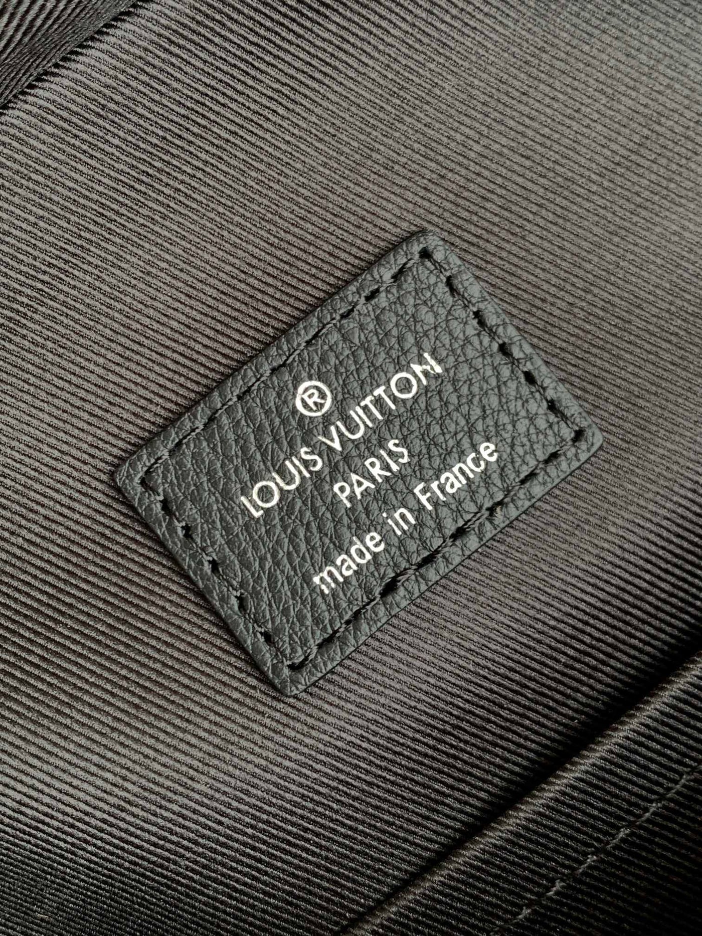 lv avenue 31 in black canvas calfskin - image 3