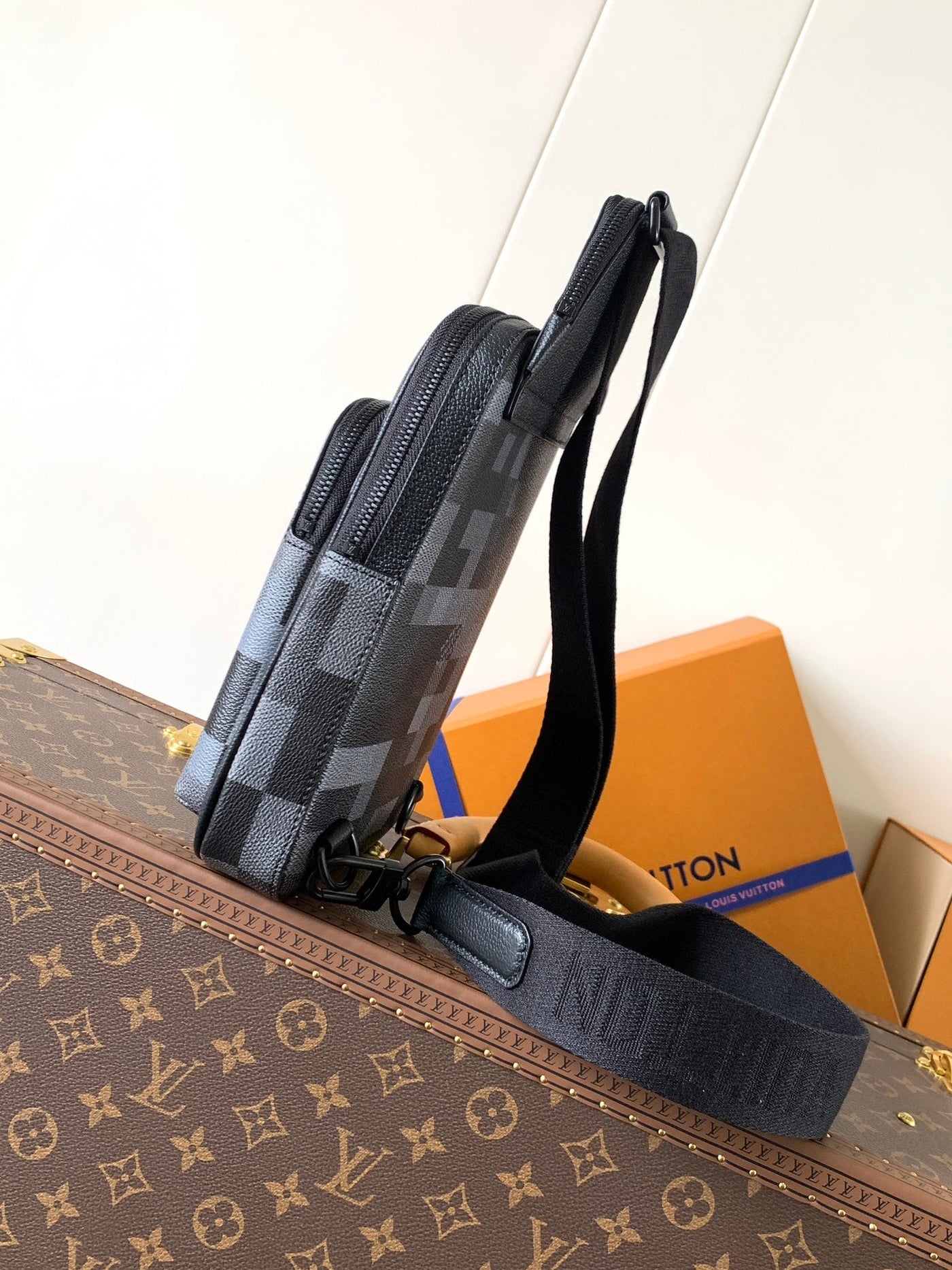 lv avenue 31 in black canvas calfskin - image 6