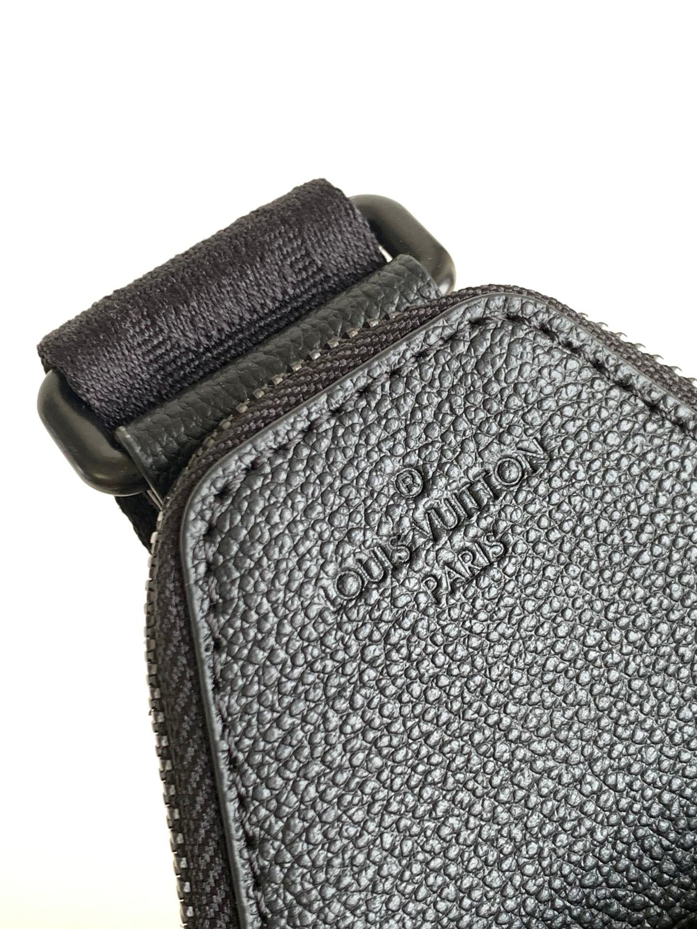 lv avenue 31 in black canvas calfskin - image 7