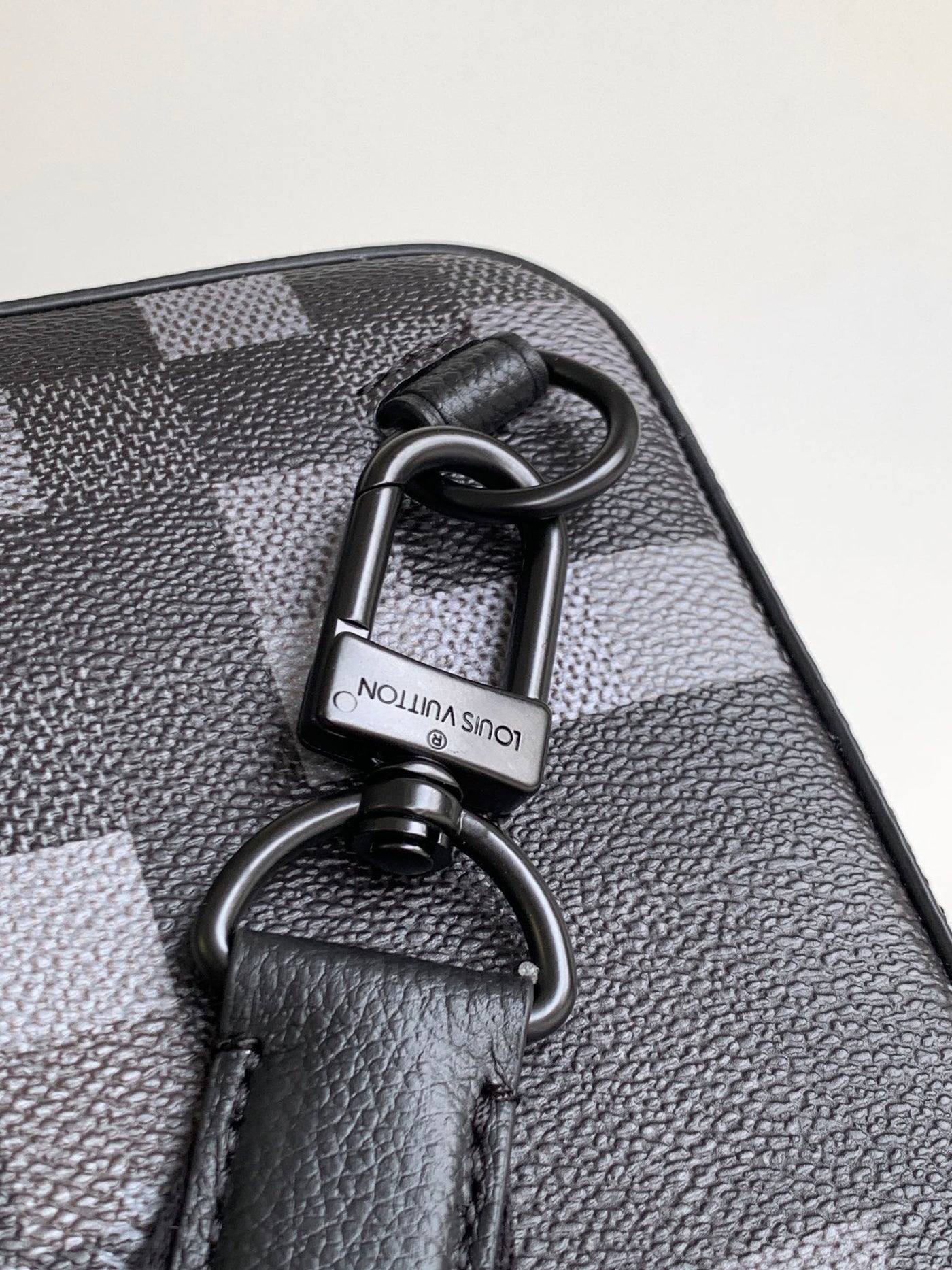 lv avenue 31 in black canvas calfskin - image 8