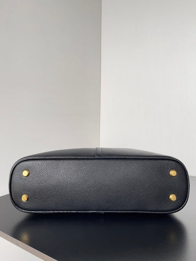 GOLD LOCKER SHOULDER BAG 62 IN BLACK CALFSKIN