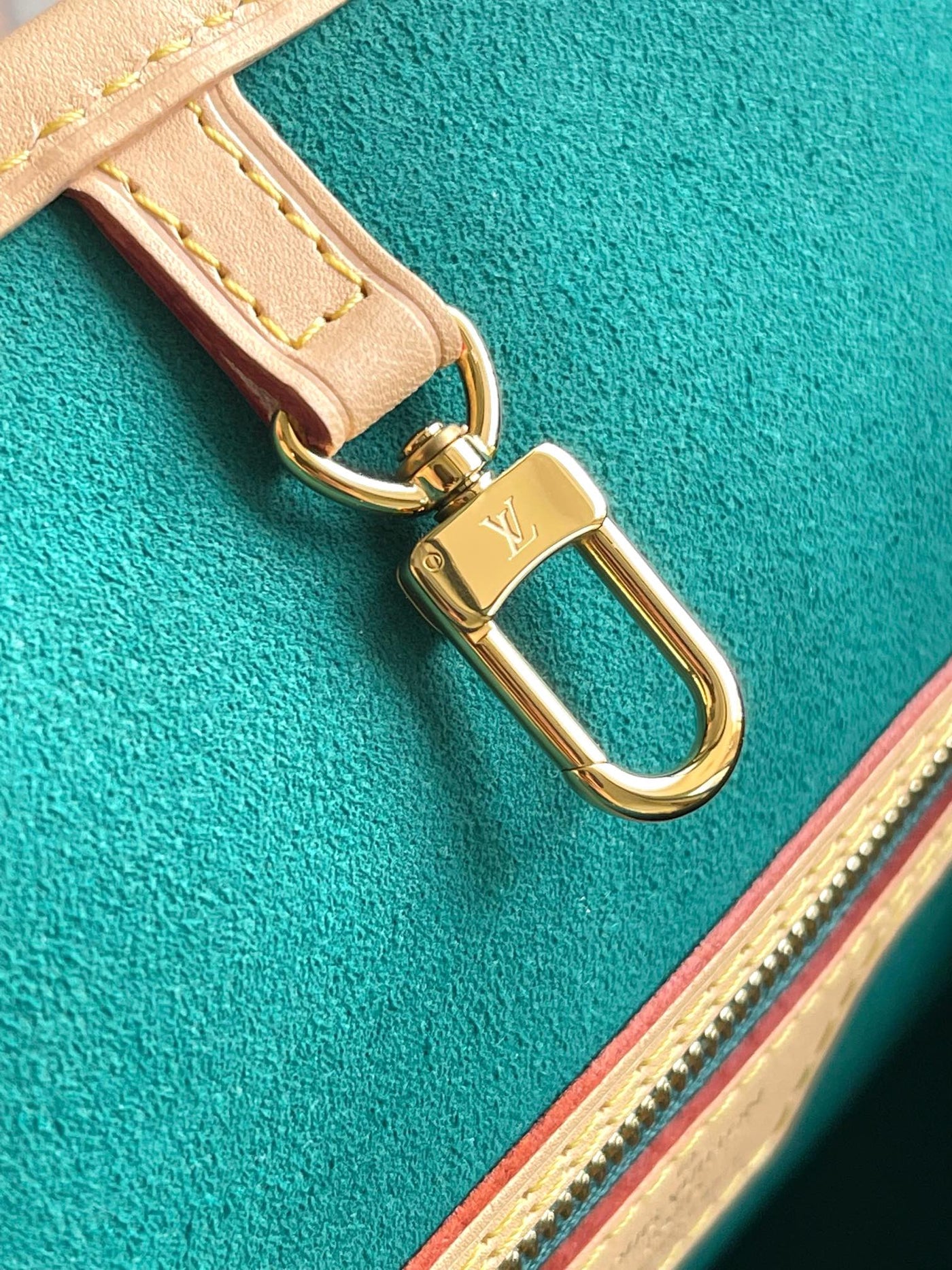 lv neverfull mm in brown monogram canvas with pink rabbit patch - image 3