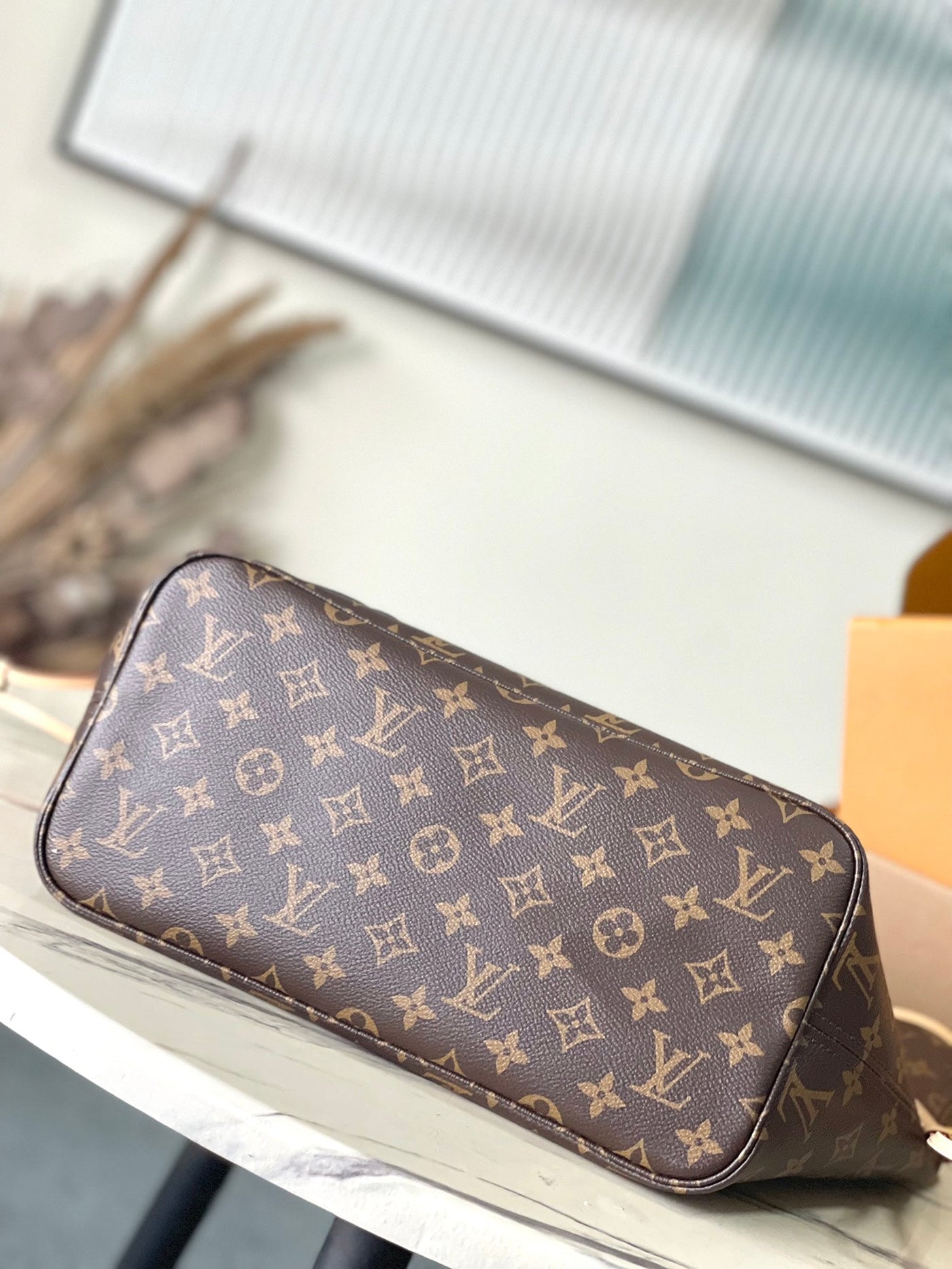 lv neverfull mm in brown monogram canvas with pink rabbit patch - image 6