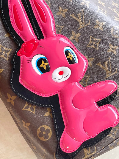 lv neverfull mm in brown monogram canvas with pink rabbit patch - image 7