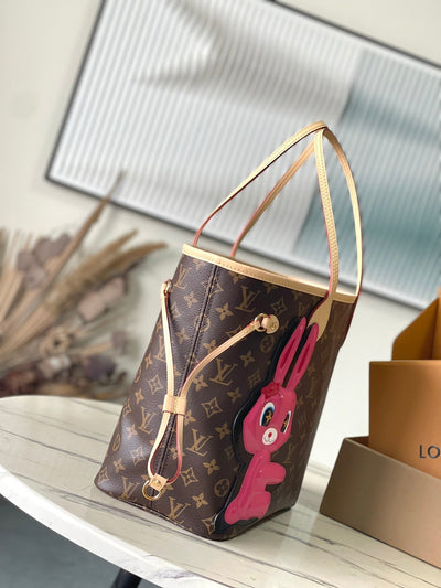 lv neverfull mm in brown monogram canvas with pink rabbit patch - image 8