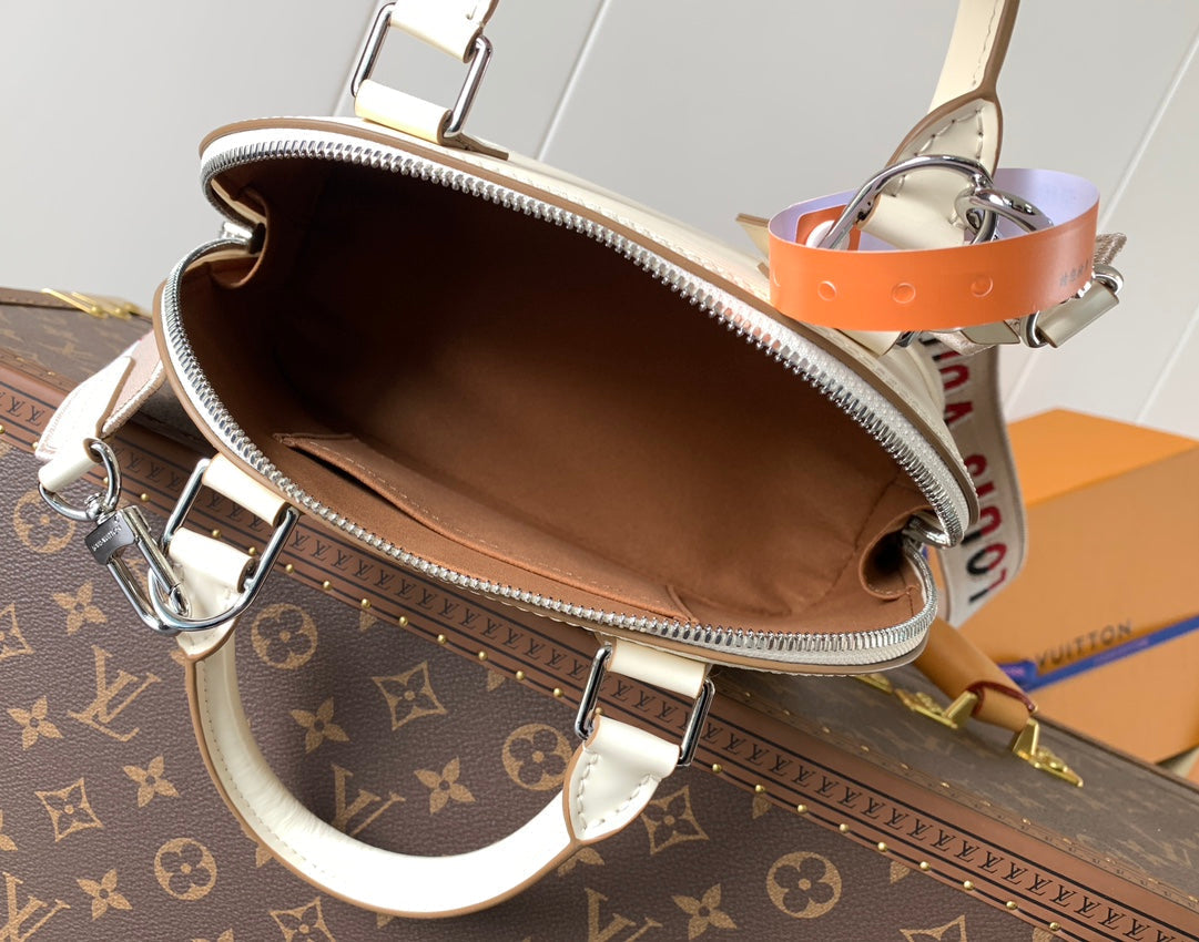 alma bb bag 23 in beige grain cowhide - image 4