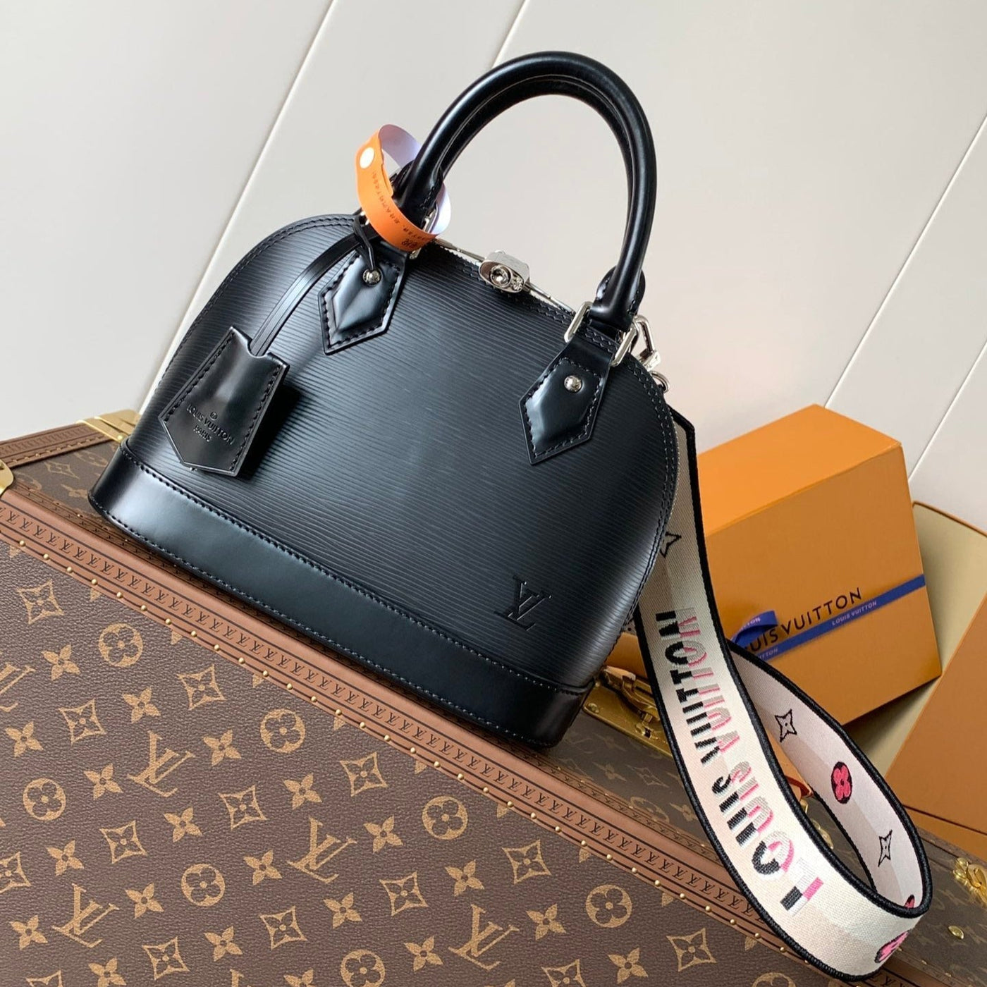 lv alma bb bag 23 in black grain cowhide - main image