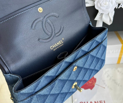 MEDIUM FLAP BAG 25 IN CLASSIC BLUE DENIM GOLD HARDWARE - Image 6