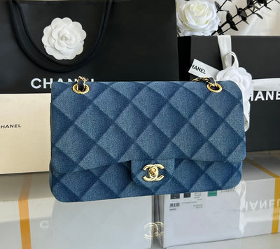 MEDIUM FLAP BAG 25 IN CLASSIC BLUE DENIM GOLD HARDWARE - Image 4