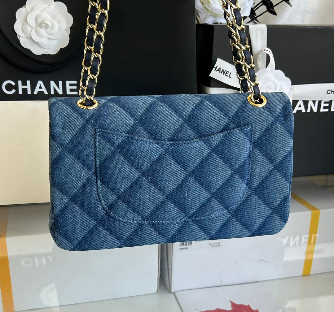 MEDIUM FLAP BAG 25 IN CLASSIC BLUE DENIM GOLD HARDWARE - Image 7