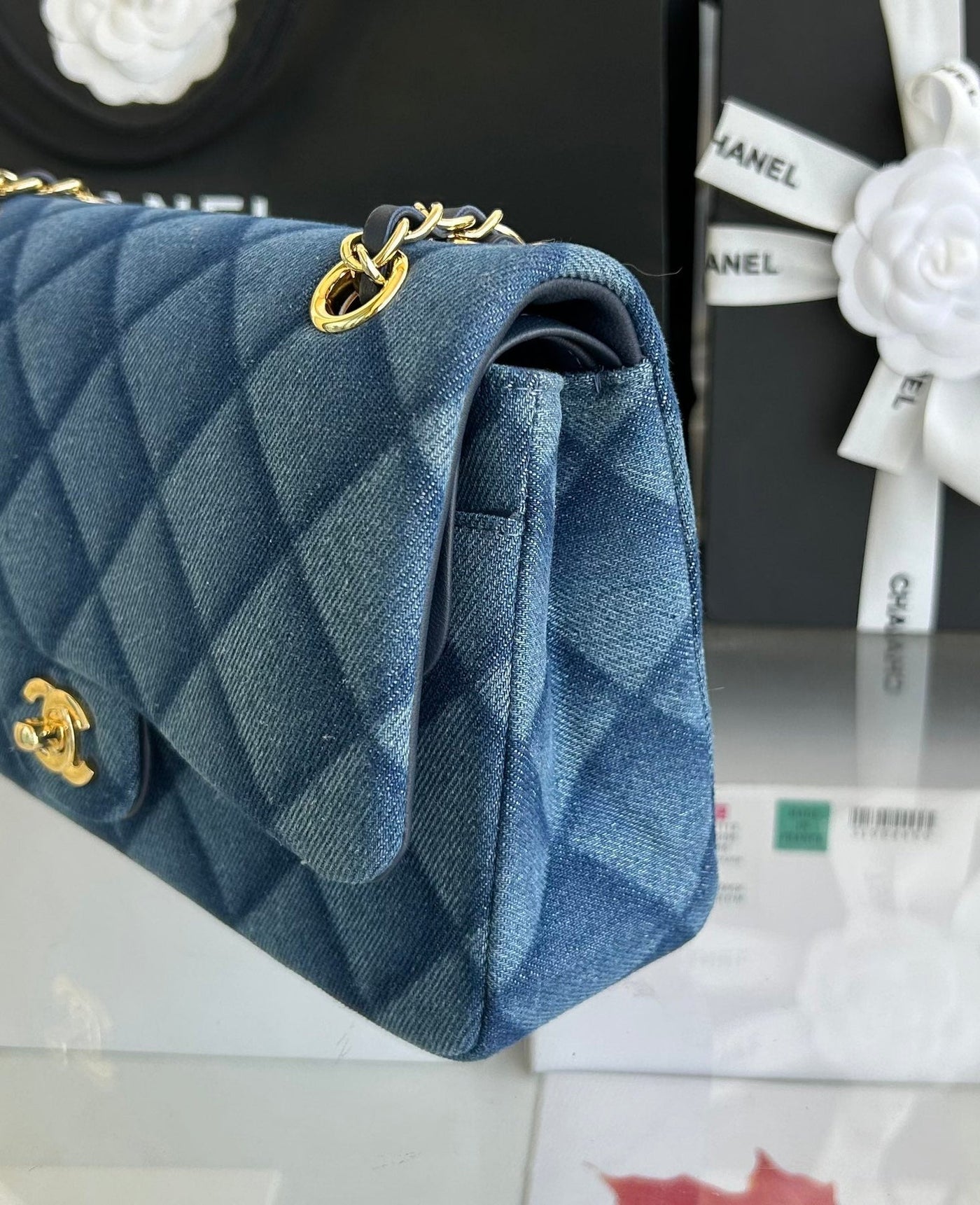 MEDIUM FLAP BAG 25 IN CLASSIC BLUE DENIM GOLD HARDWARE - Image 8