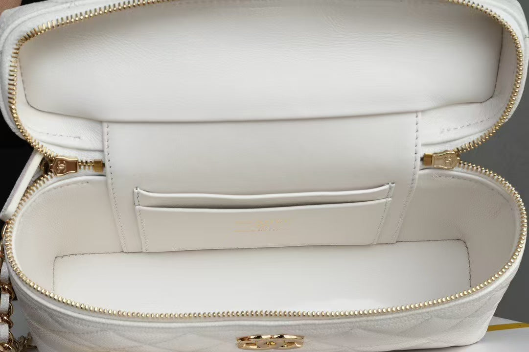 COSMETIC BAG 19 IN WHITE GRAINED CALFSKIN GOLD HARDWARE - Image 5