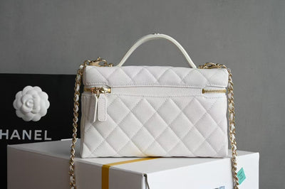 COSMETIC BAG 19 IN WHITE GRAINED CALFSKIN GOLD HARDWARE - Image 9