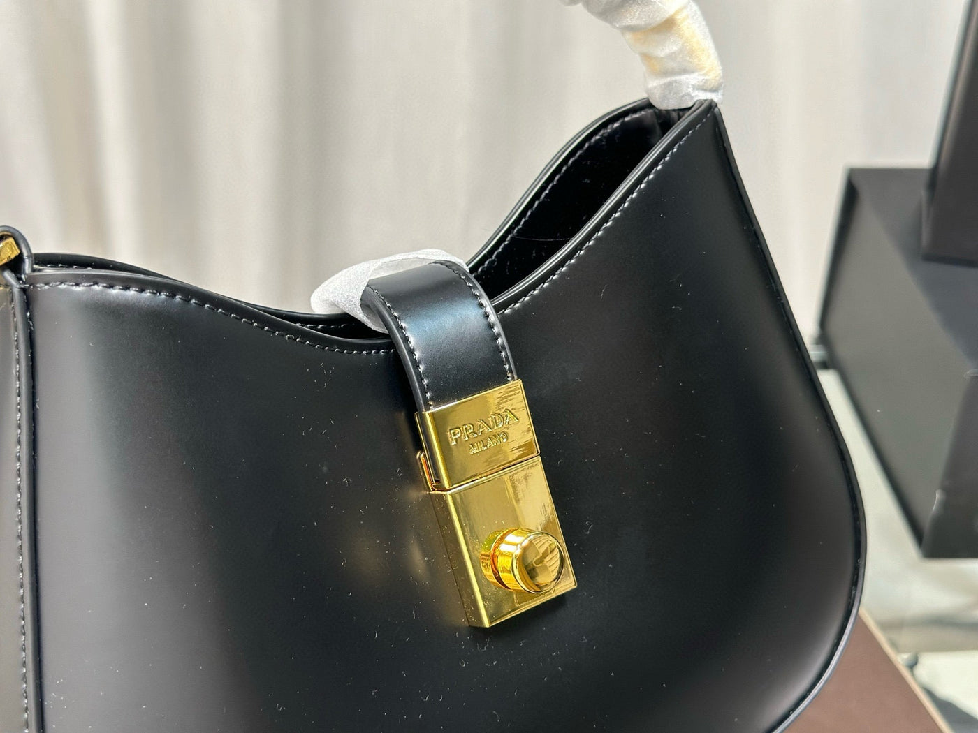 CLEO SHOULDER BAG 26 IN BLACK BRUSHED LAMBSKIN GOLD HARDWARE