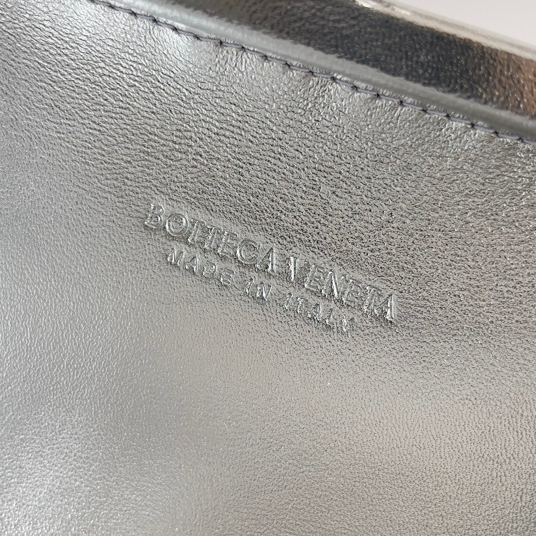 CLASSIC KNOT 20 IN SILVER LAMBSKIN - Image 10