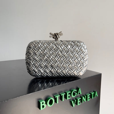 CLASSIC KNOT 20 IN SILVER LAMBSKIN - Main Image