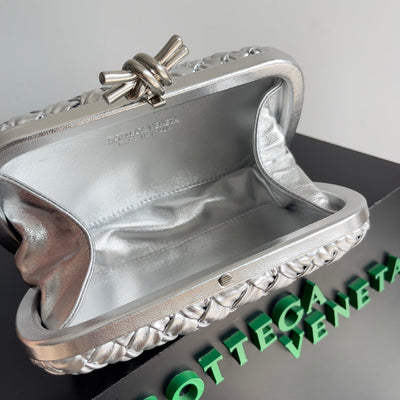 CLASSIC KNOT 20 IN SILVER LAMBSKIN - Image 8