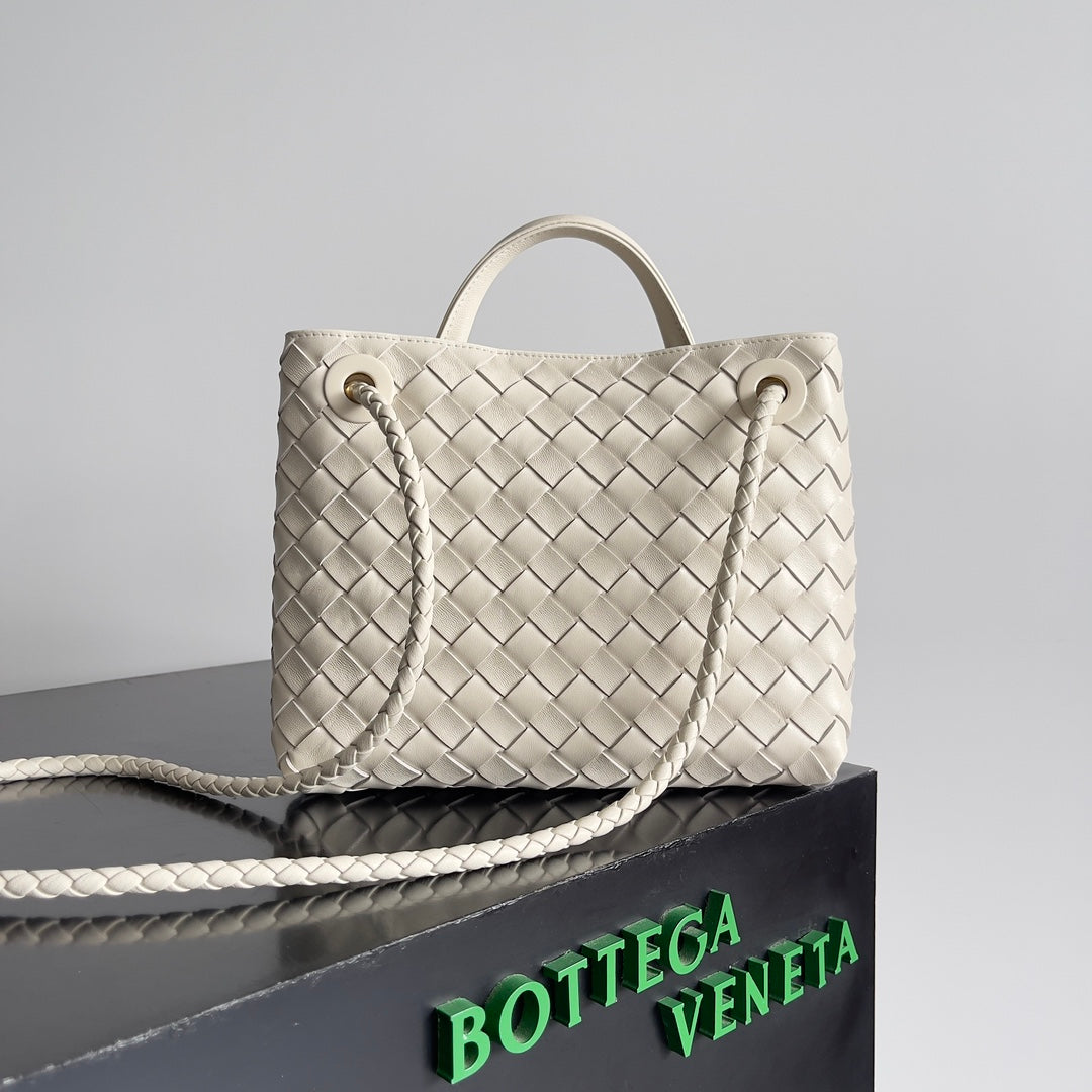 HANDLE BAG ANDIAMO 25 IN OFF WHITE LAMBSKIN - Image 5