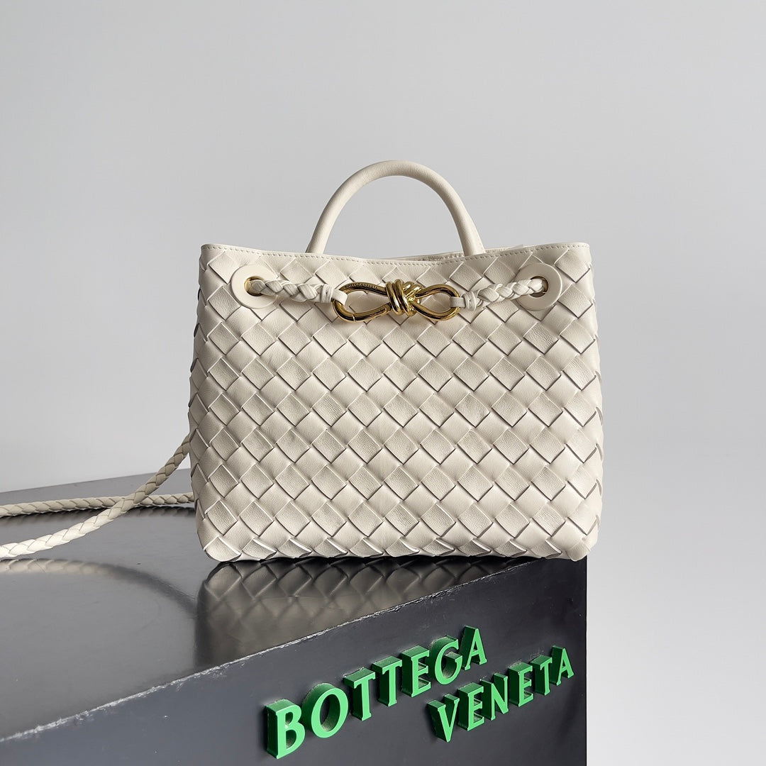 HANDLE BAG ANDIAMO 25 IN OFF WHITE LAMBSKIN - Image 3