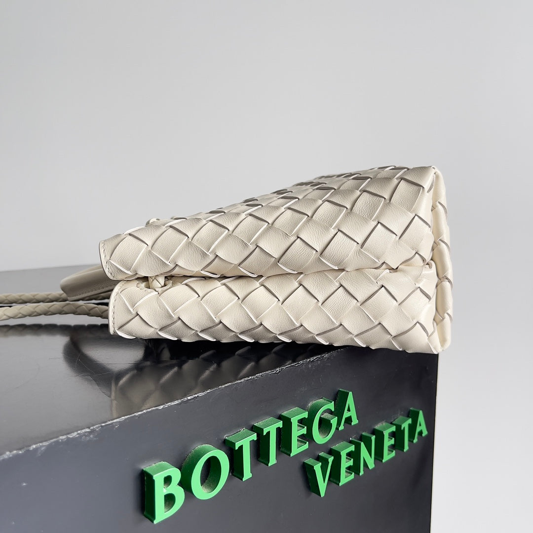 HANDLE BAG ANDIAMO 25 IN OFF WHITE LAMBSKIN - Image 8