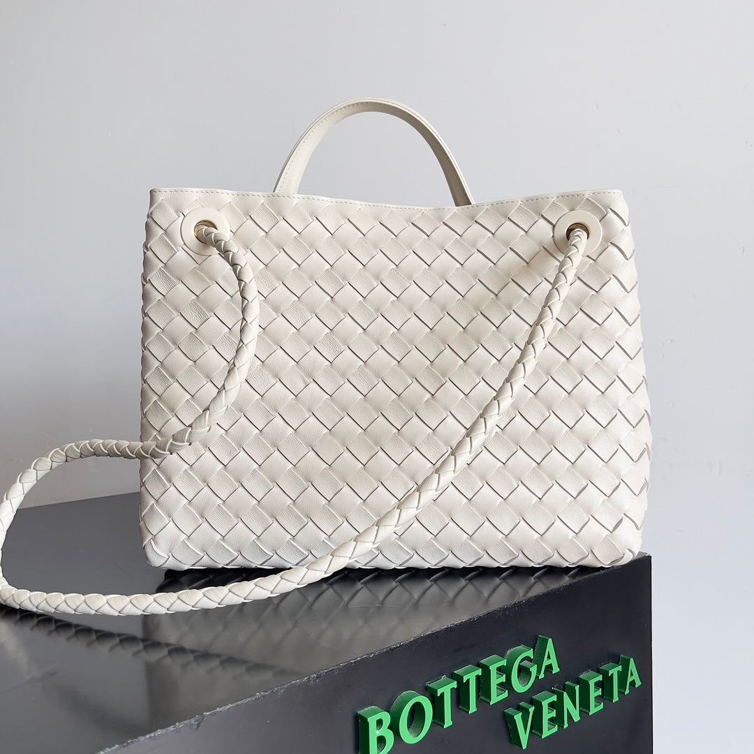 HANDLE BAG ANDIAMO 32 IN OFF WHITE LAMBSKIN - Image 4