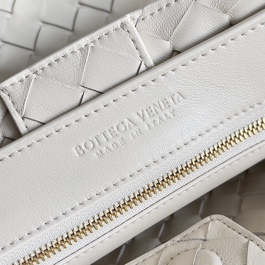 HANDLE BAG ANDIAMO 32 IN OFF WHITE LAMBSKIN - Image 9