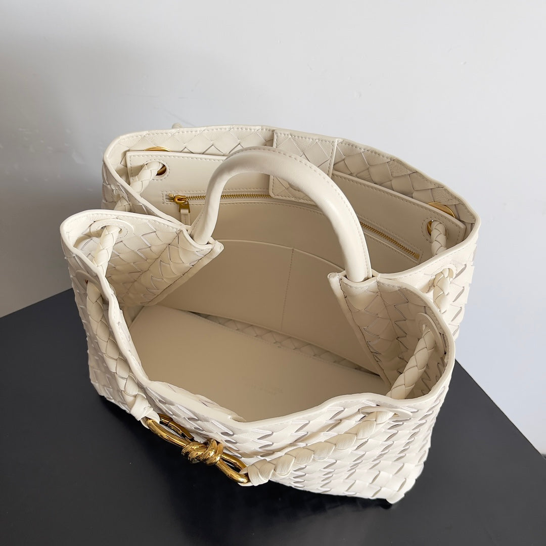 HANDLE BAG ANDIAMO 32 IN OFF WHITE LAMBSKIN - Image 6