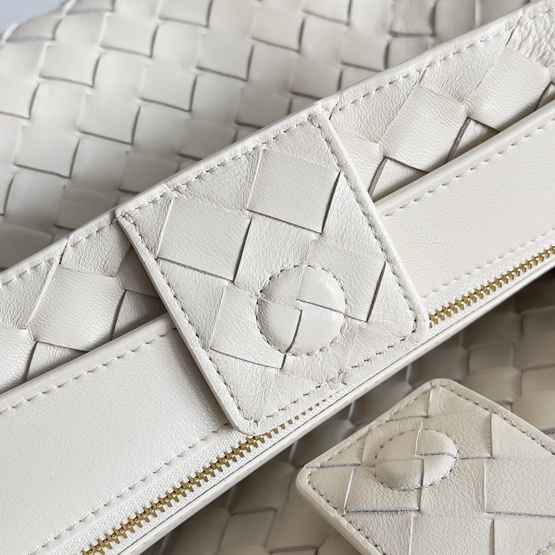 HANDLE BAG ANDIAMO 32 IN OFF WHITE LAMBSKIN - Image 11
