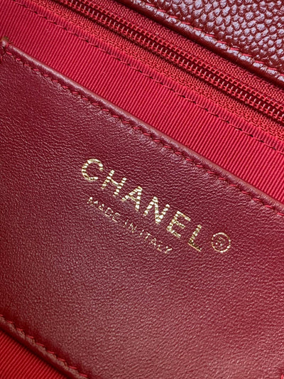 CLASSIC FLAP BAG 22 IN APPLE RED CALFSKIN GOLD HARDWARE