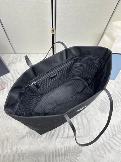 medium shopping bag 40 in black re-nylon fabric - image 4